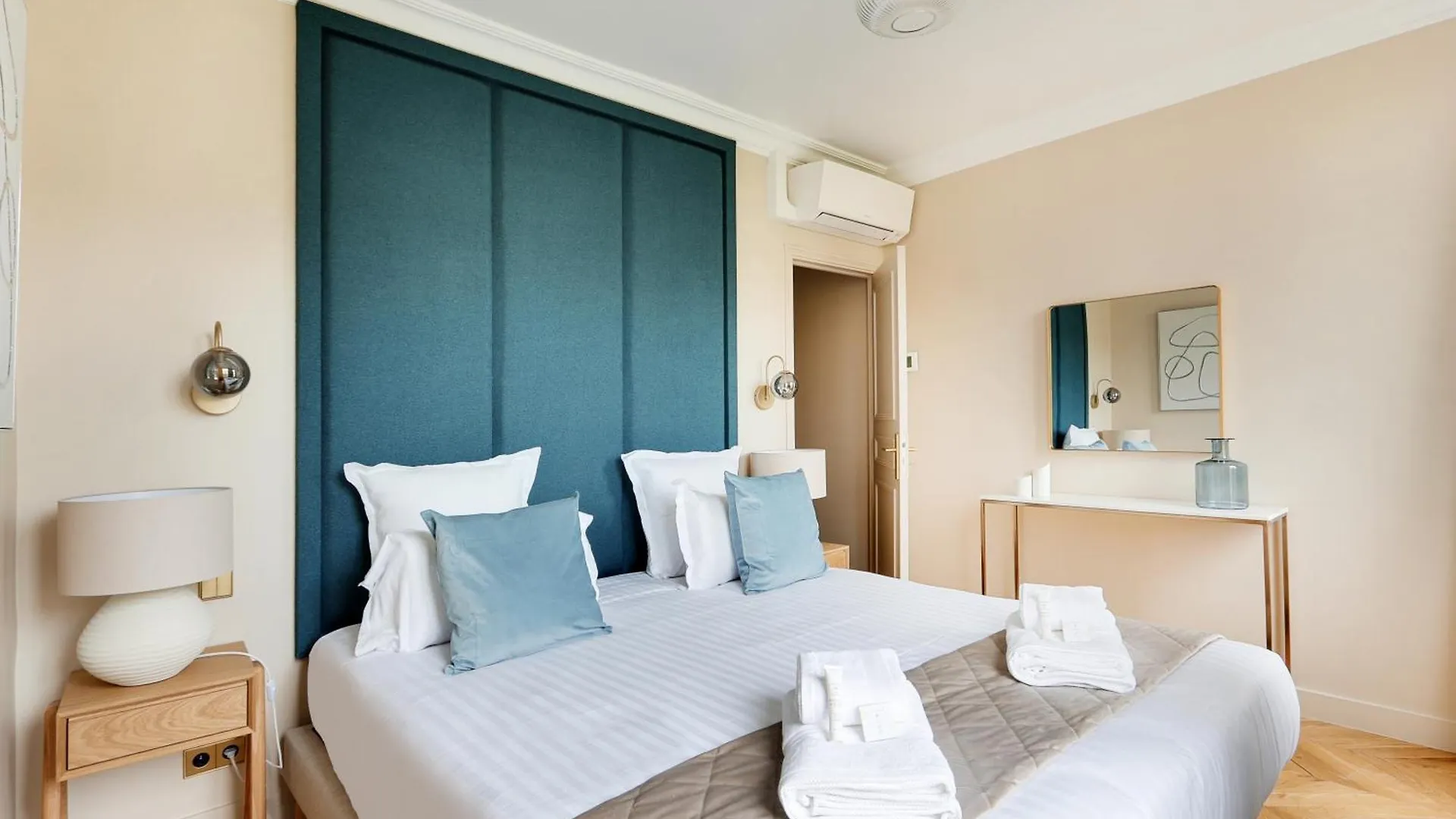 Pick A Flat'S Apartment In Invalides - Avenue De Breteuil Paris